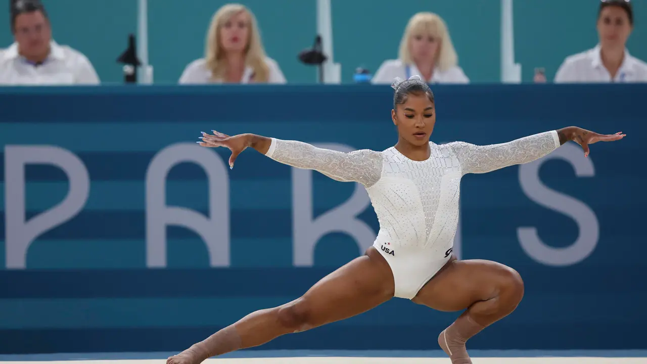 Jordan Chiles critic&oacute; este jueves por "injusta" la retirada de su bronce en suelo en Par&iacute;s 2024, tras una apelaci&oacute;n que dio por medallista en su lugar a la rumana Ana Barbosu. EFE/ Miguel Guti&eacute;rrez