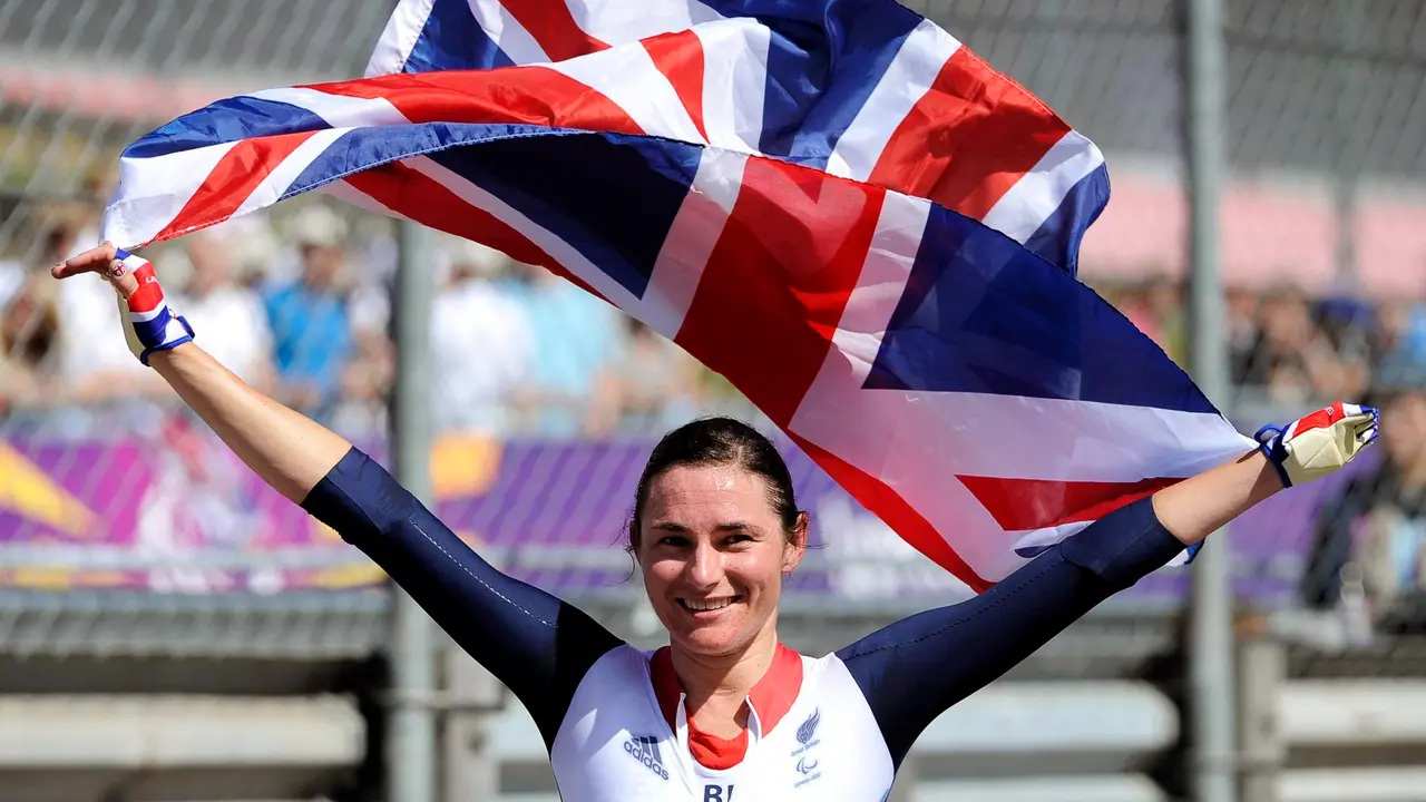 La brit&aacute;nica Sarah Storey tras ganar oro en Londres 2012. EPA/FACUNDO ARRIZABALAGA