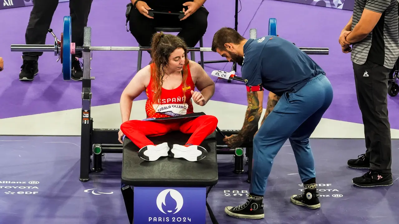 La deportista espa&ntilde;ola Loida Zabala en el concurso de halterofilia 50 kgs. de los Juegos Paral&iacute;mpicos de Par&iacute;s en La Chapelle Arena este jueves. EFE/ Paulino Oribe/CPE /