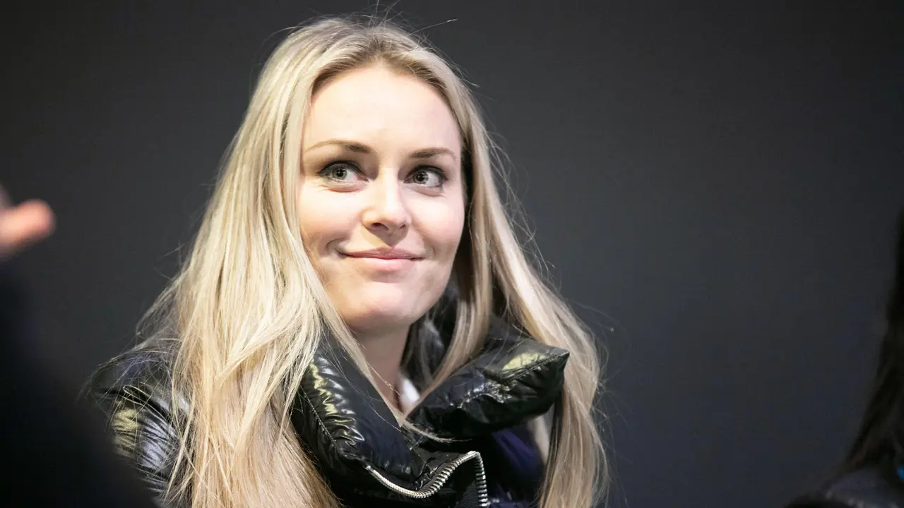 La esquiadora estadounidense Lindsay Vonn, de vuelta a las pistas tras m&aacute;s de cinco a&ntilde;os retirada, apunta definitivamente a una nueva participaci&oacute;n ol&iacute;mpica en los Juegos de Mil&aacute;n-Cortina 2026, que se inaugurar&aacute;n dentro de un a&ntilde;o, porque su motivaci&oacute;n "es la misma", mantiene "el amor por el deporte, por la velocidad  y por la adrenalina" y siempre le han gustado "los retos". "A un a&ntilde;o de unos Juegos Ol&iacute;mpicos que se disputar&aacute;n entre Cortina y Mil&aacute;n, espero con emoci&oacute;n la oportunidad de volver a competir en la m&aacute;xima cita deportiva, y m&aacute;s a&uacute;n cuando se celebran en un lugar al que le tengo tanto cari&ntilde;o", expres&oacute; Vonn, de 40 a&ntilde;os, en un art&iacute;culo de opini&oacute;n distribuido por el COI en exclusiva para Espa&ntilde;a a trav&eacute;s de la Agencia EFE. EFE/ COI/SOLO USO EDITORIAL/SOLO DISPONIBLE PARA ILUSTRAR LA NOTICIA QUE ACOMPA&Ntilde;A (CR&Eacute;DITO OBLIGATORIO)